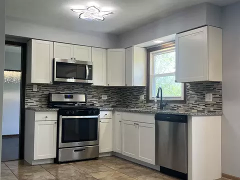 Kitchen - 17617 Stonebridge Dr, Hazel Crest, IL 60429 photo 2 of 4