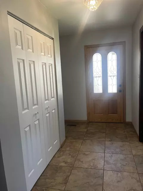 Entry Way - 17617 Stonebridge Dr, Hazel Crest, IL 60429 photo 4 of 5