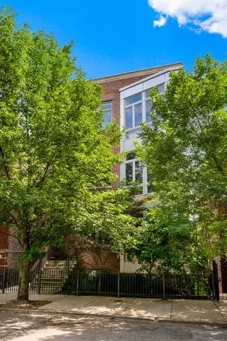 1515 W Chestnut St #2, Chicago, IL 60642