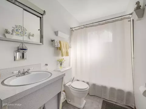 Bath - 2435 Keystone Ave, North Riverside, IL 60546 photo 1 of 3