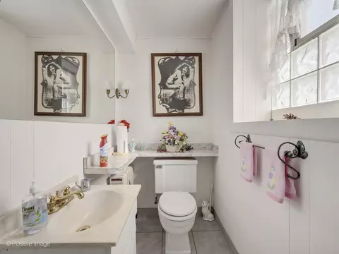 Bath - 2435 Keystone Ave, North Riverside, IL 60546 photo 3 of 3