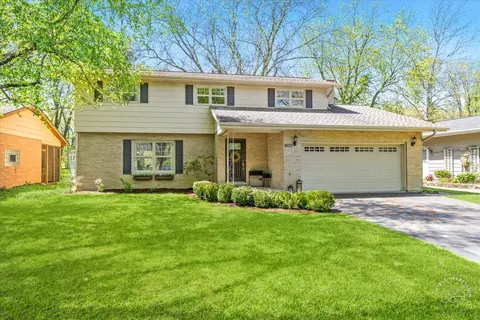 1508 Dunstan Rd, Geneva, IL 60134