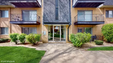 4821 W 109th St #202, Oak Lawn, IL 60453