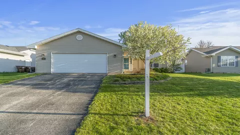 3133 Holiday Dr, Rockford, IL 61109