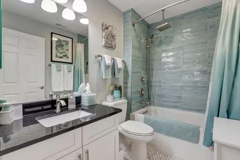 Bath - 3115 Town Square Dr #201, Rolling Meadows, IL 60008 photo 5 of 5