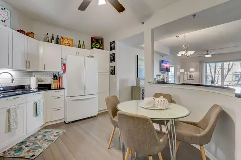 Kitchen - 3115 Town Square Dr #201, Rolling Meadows, IL 60008 photo 4 of 4