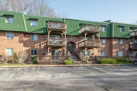 2003 Tall Oaks Dr #1B, Aurora, IL 60505