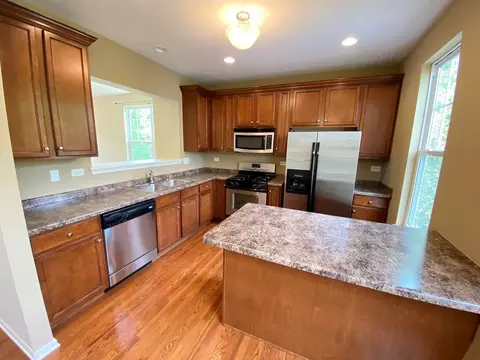 371 N Commerce St, Aurora, IL 60504 photo 6