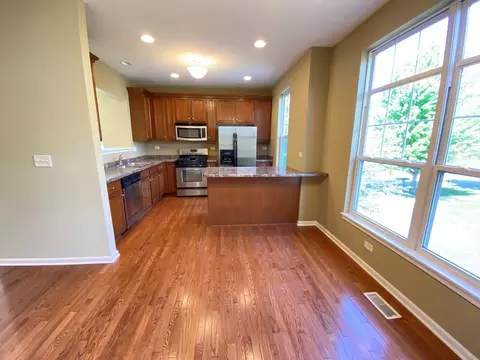 371 N Commerce St, Aurora, IL 60504 photo 5
