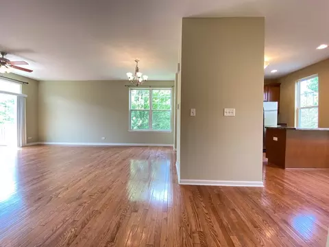 371 N Commerce St, Aurora, IL 60504 photo 3