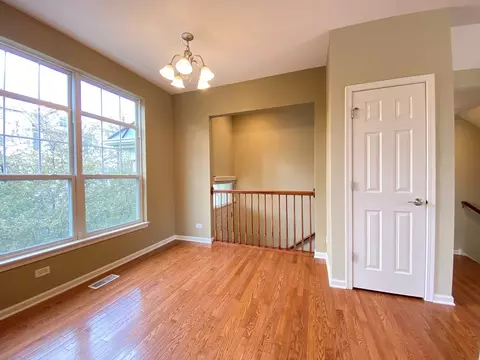 371 N Commerce St, Aurora, IL 60504 photo 9