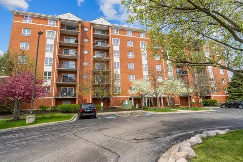 190 N Milwaukee Ave #704, Wheeling, IL 60090