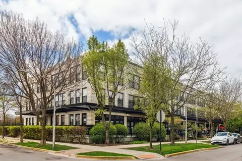1111 W 15th St #212, Chicago, IL 60608