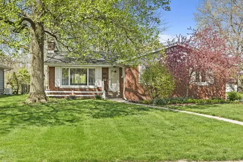 8144 Schreiber Dr, Munster, IN 46321