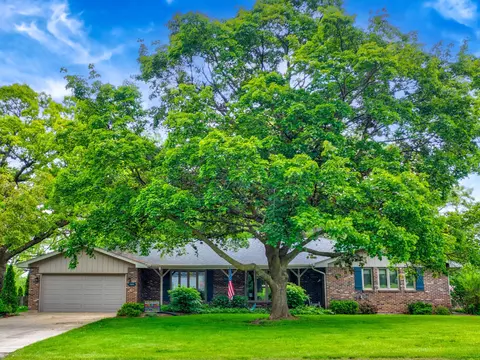 1059 Branch Rd, Gurnee, IL 60031