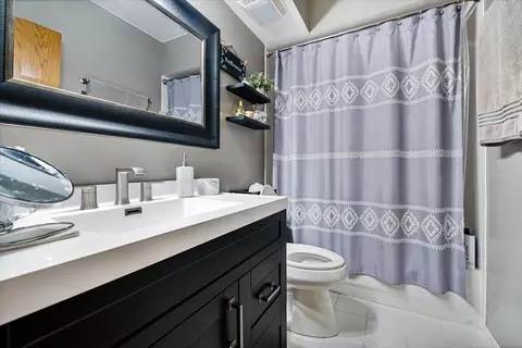 1325 Perry St #201, Des Plaines, IL 60016 photo 13