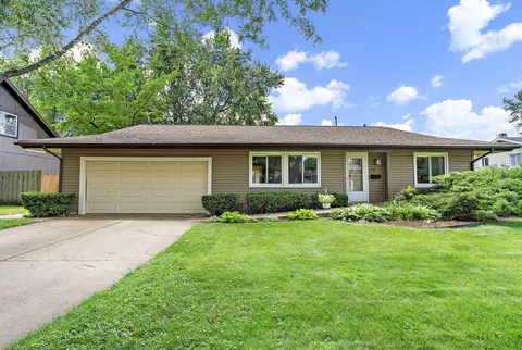 948 Denton Ct, Crystal Lake, IL 60014