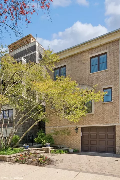 2119 N Magnolia Ave, Chicago, IL 60614
