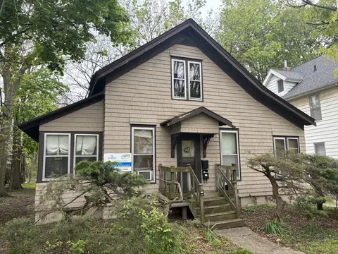 703 W High St, Urbana, IL 61801