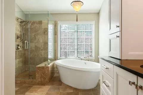 Bath - 2406 Interlocken Dr, Bloomington, IL 61704 photo 4 of 6