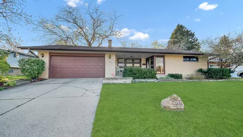 2524 Dunlay Ct, Waukegan, IL 60085
