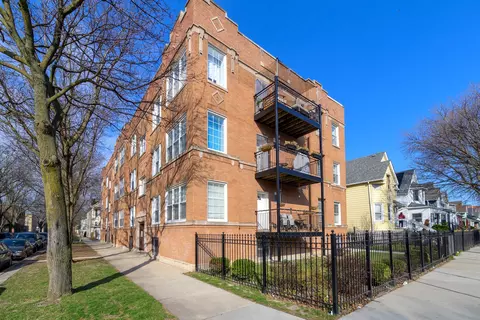 3400 W Sunnyside Ave #G, Chicago, IL 60625