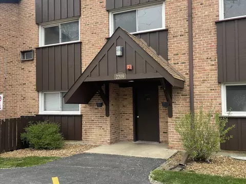 2209 Arbor Cir #35, Downers Grove, IL 60515