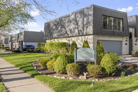 4044 W 99th St, Oak Lawn, IL 60453