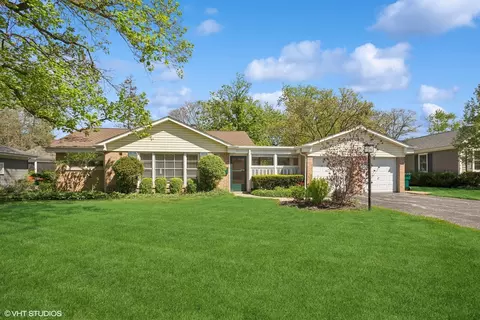 2308 Crabtree Ln, Northbrook, IL 60062