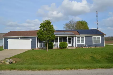 335 Potawatomi Dr, Tiskilwa, IL 61368