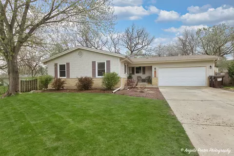 1112 Manchester Mall, Mchenry, IL 60050