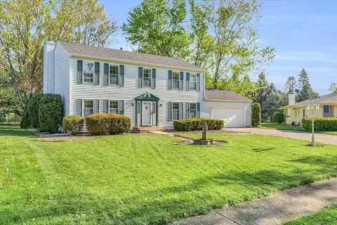 2416 N Nottingham Ct, Champaign, IL 61821