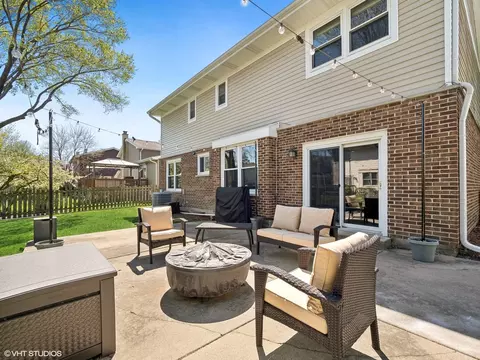 Exterior - 869 Tanglewood Dr, Wheeling, IL 60090 photo 3 of 4