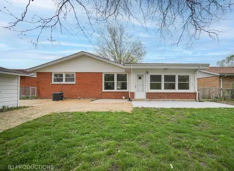 Exterior - 3310 Maple Ln, Hazel Crest, IL 60429 photo 3 of 4