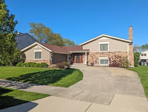 3111 N Wilshire Ln, Arlington Heights, IL 60004
