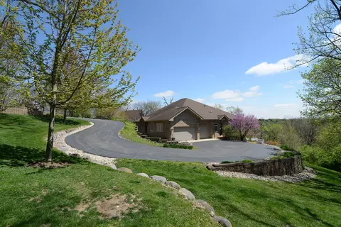 208 Crane Ct, Sleepy Hollow, IL 60118