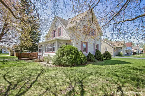 401 Blanchard St, Harvard, IL 60033