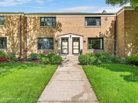 133 Fellows Ct, Elmhurst, IL 60126