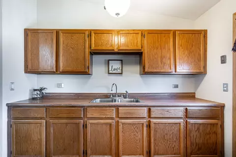 Kitchen - 4113 Gregory Dr, Zion, IL 60099 photo 4 of 4