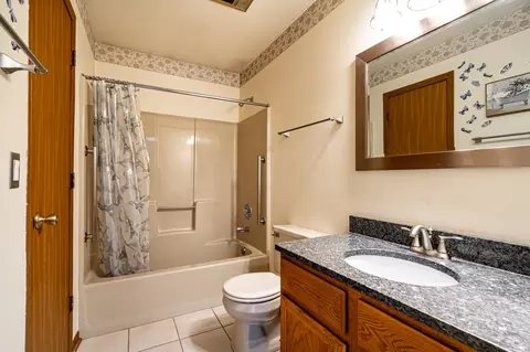 Bath - 4113 Gregory Dr, Zion, IL 60099 photo 1 of 2