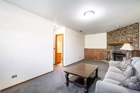 Living - 4113 Gregory Dr, Zion, IL 60099 photo 3 of 3