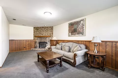Living - 4113 Gregory Dr, Zion, IL 60099 photo 2 of 3