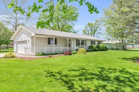 326 N Secor St, Gilman, IL 60938