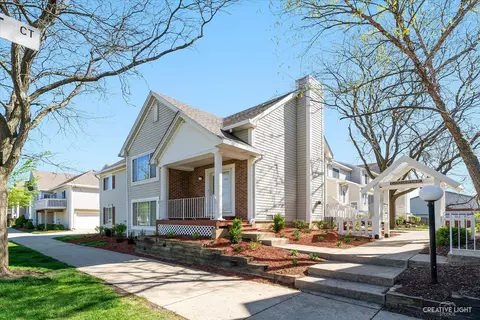 320 Candlelight Ct, Bolingbrook, IL 60440