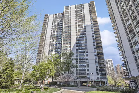 1360 N Sandburg Ter #2808, Chicago, IL 60610