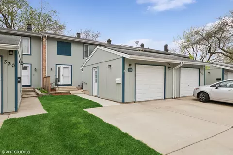 328 Elmwood Ln, Bloomingdale, IL 60108