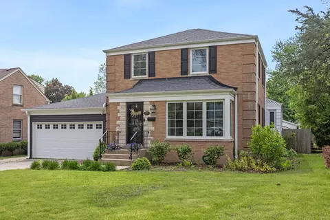 104 Iroquois Dr, Clarendon Hills, IL 60514