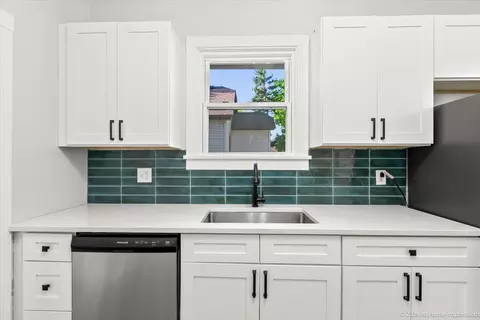502 Hill Ave, Elgin, IL 60120 photo 10