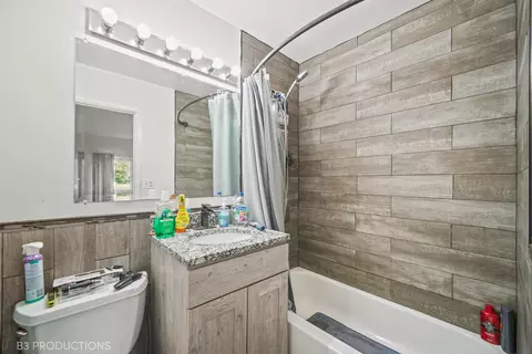 Bath - 1950 W 235th St, Steger, IL 60475 photo 1 of 2