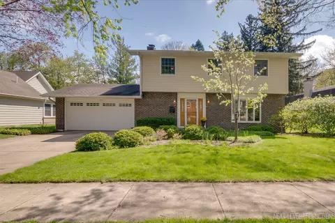 524 N Tyler Rd, Saint Charles, IL 60174